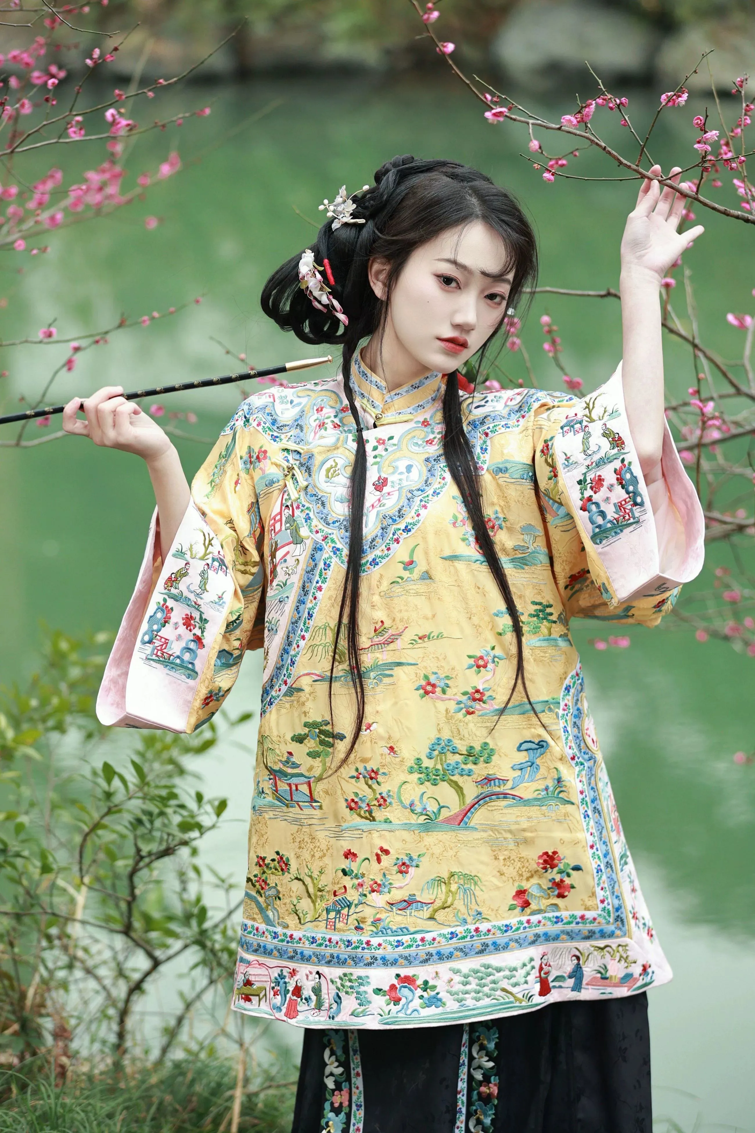 Hu Pan 湖畔 Lakeside Qing Han Embroidered Set