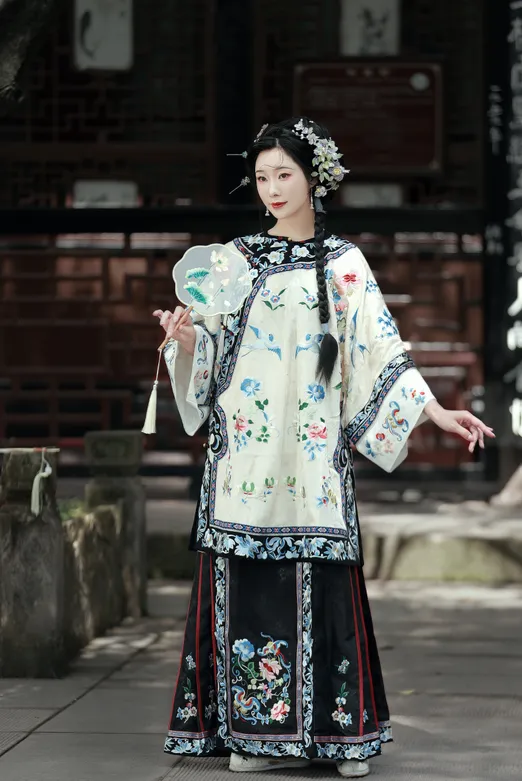 Mei Gui 玫瑰 Rose Cloud Embroidered Qing Han Set