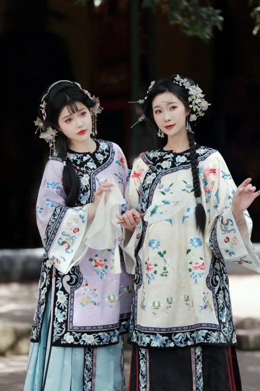 Mei Gui 玫瑰 Rose Cloud Embroidered Qing Han Set